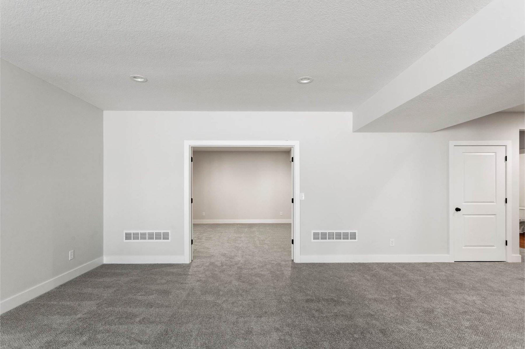 Fertig ausgebauter heller Wohnraum